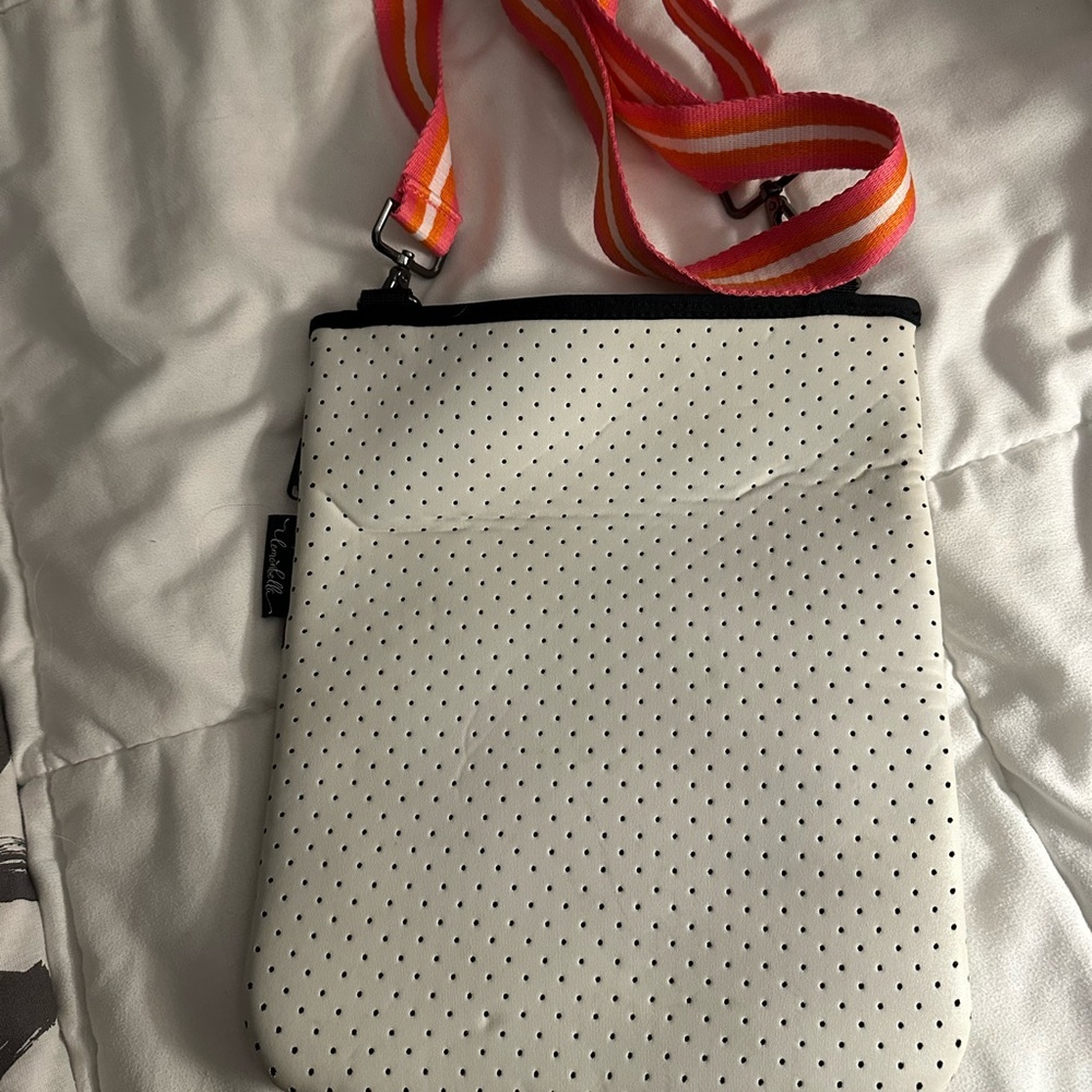 Neoprene Crossbody💕 - Picture 2 of 3